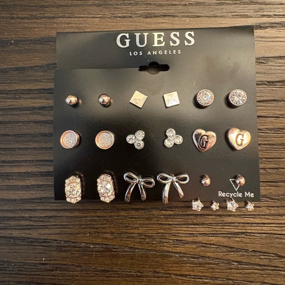 NEW GUESS 9 Earring Set